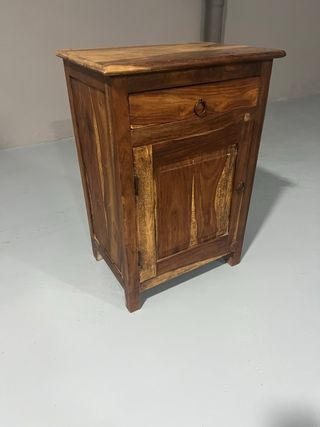 Mesita de noche de madera