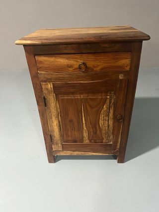Mesita de noche de madera