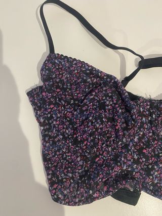 Top lencero floral morado y negro