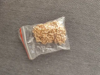 Bolso de fiesta rosa con aro dorado