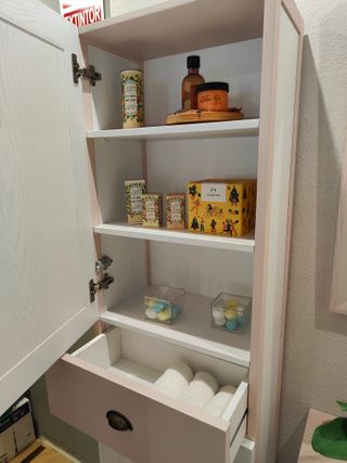 Mueble baño rosa y blanco en liquidación