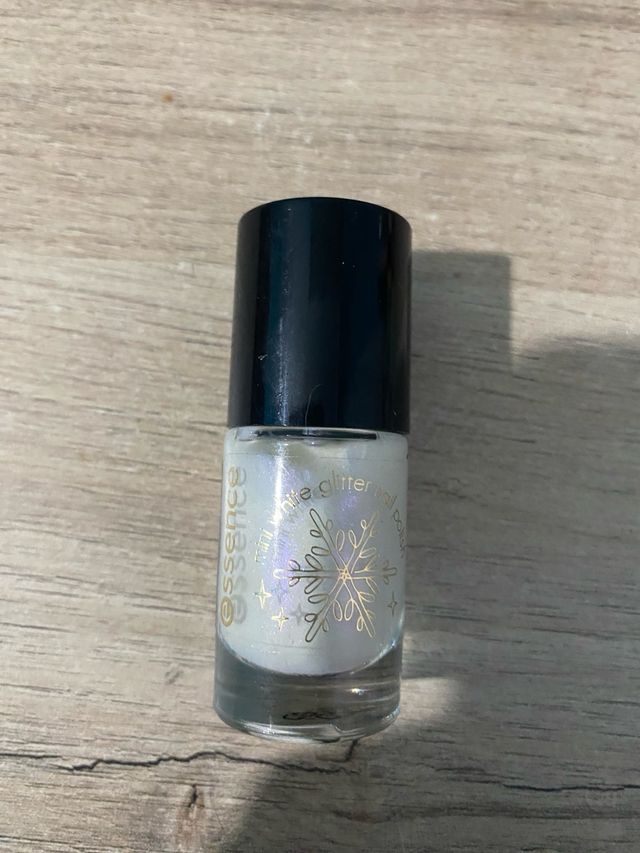 4 Esmaltes de Uñas Magic Studio y Essence