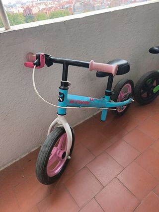 Bici infantil sin pedales 25 euros cada una