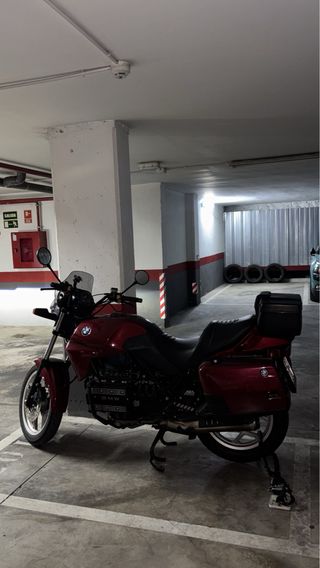 Plaza de garaje moto