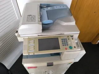 Impresora Ricoh Multifunción Beige