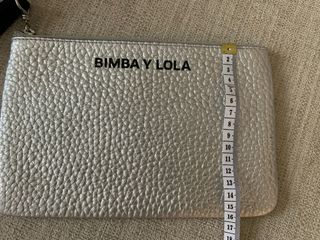 Cartera plana de Bimba y Lola Plateada