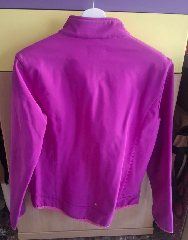 Cortavientos Mountain Mujer Talla L
Buen estado