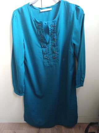 Vestido verde azulado con detalles