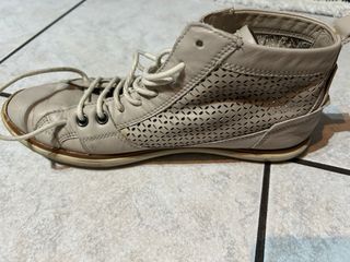 Scarpe alte traforate beige