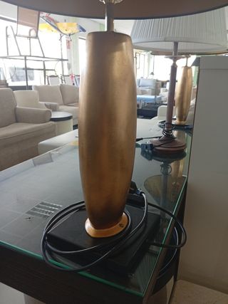 Lámpara dorada pan de oro con tulipa gris