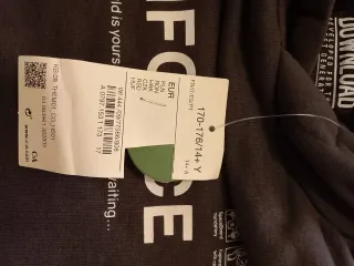 Sudadera C&A con capucha y bolsillo