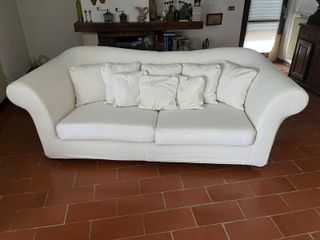 Divano bianco in tessuto