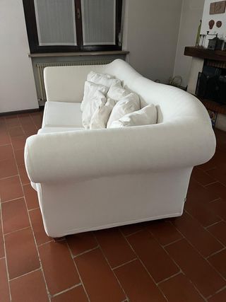 Divano bianco in tessuto