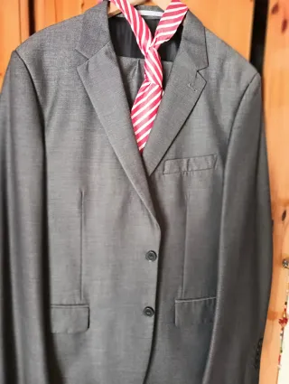 Traje de chaqueta gris con 2 corbata