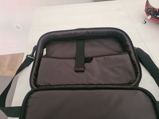 Maletín Targus Negro y Rojo