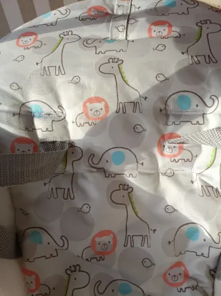 Mecedora de bebé con peluches