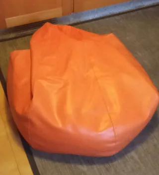 Fin de mes 
Puff pera naranja 80cm