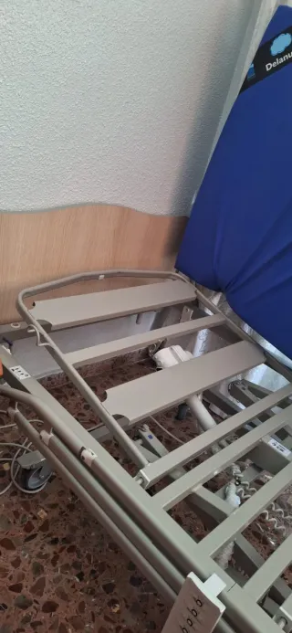 Cama ortopédica hospitalaria casi nueva