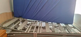 Cama ortopédica hospitalaria casi nueva