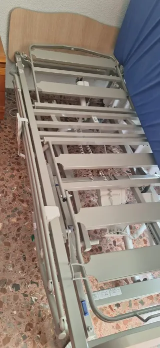 Cama ortopédica hospitalaria casi nueva