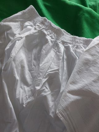 Salla con bolsillos y pañuelo