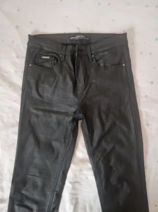 Pantalón negro brillante Stradivarius