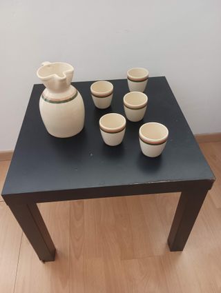 Juego tazas y jarra cerámica y regalo mesa negra