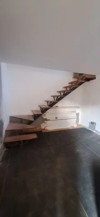 Escalera metálica y madera