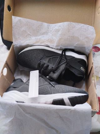 Zapatillas Kappa Unisex Negras y Blancas