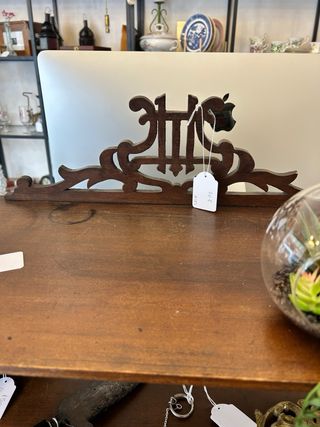 Estantería antigua de madera