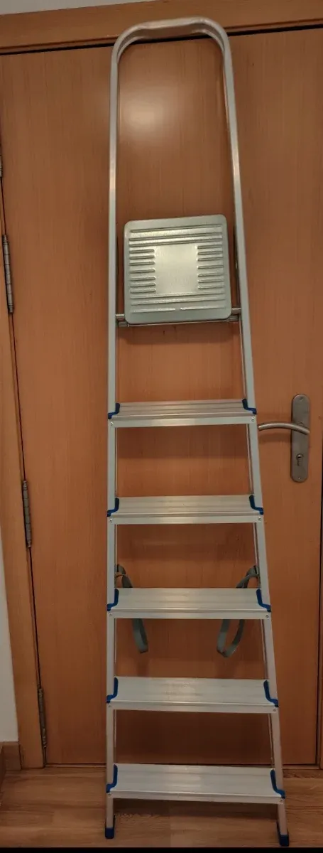 Escalera aluminio 6 peldaños