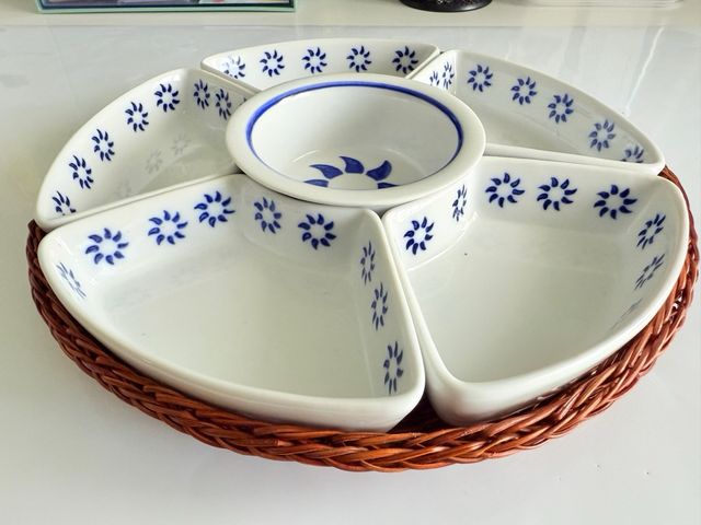 Fuente cerámica aperitivos base mimbre