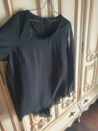 Blusa negra asimétrica transparente