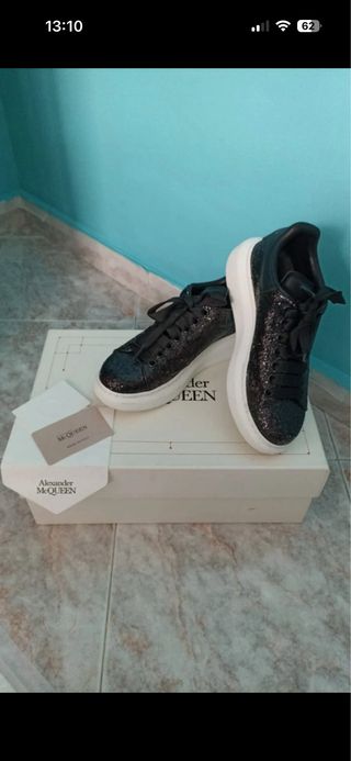 Alexander McQueen nere con brillantini