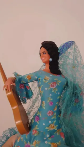 Muñeca Marin Chiclana Cartel de Abril serie 0