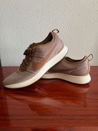 Scarpe sportive Nike beige e marroni