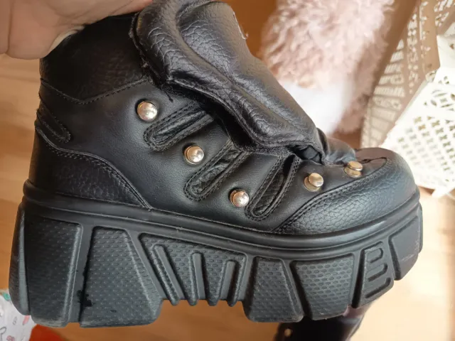 Zapatillas plataforma Bershka negras T.39