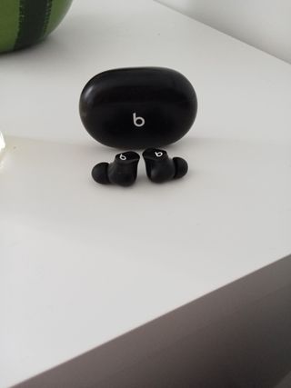 Beats Studio Buds Negro