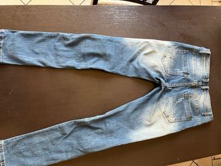 Jeans skinny uomo con zip e strappi