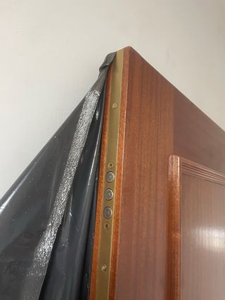 Puerta blindada de madera maciza
