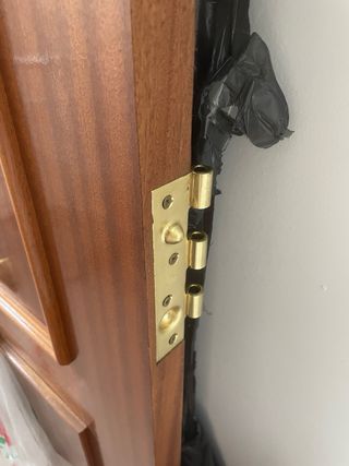 Puerta blindada de madera maciza