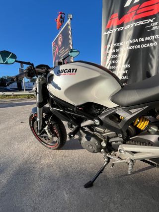 DUCATI MONSTER 696