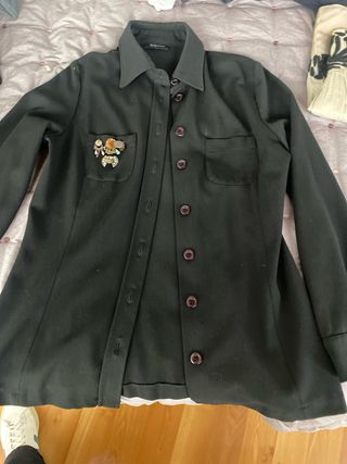 Sobrecamisa negra Sinequanone.