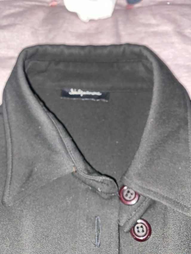 Sobrecamisa negra Sinequanone.