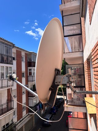 IRIS 9700 HD Combo TDT SAT y Parabolica completa,
