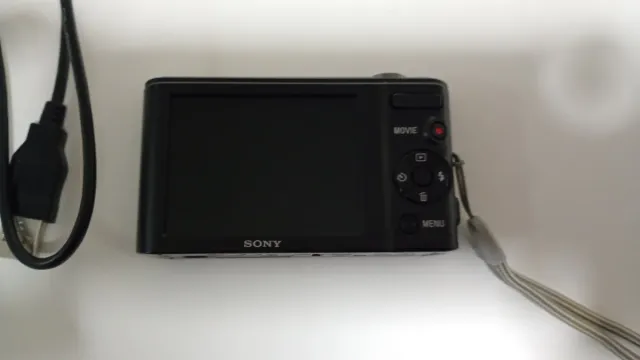 Cámara Sony W800B + Funda Case Logic