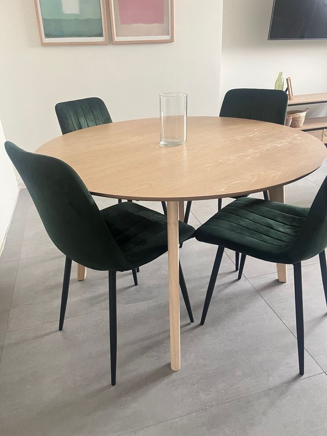 Mesa redonda de salón