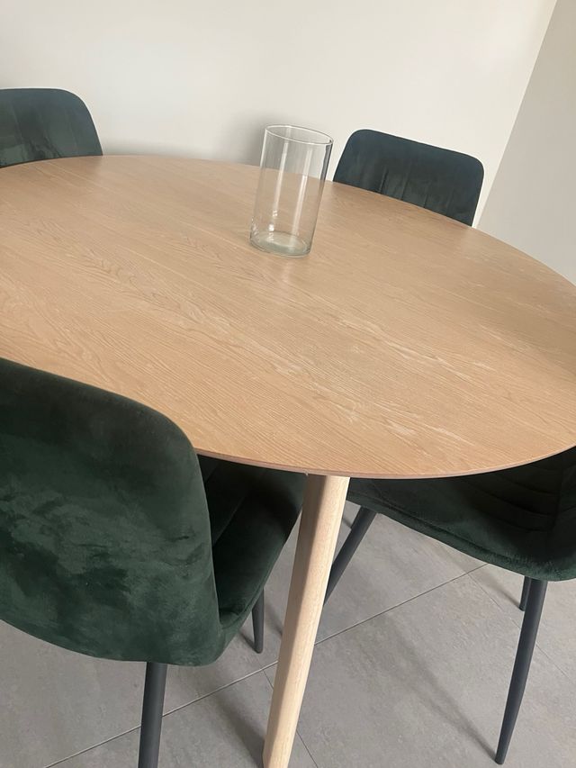 Mesa redonda de salón