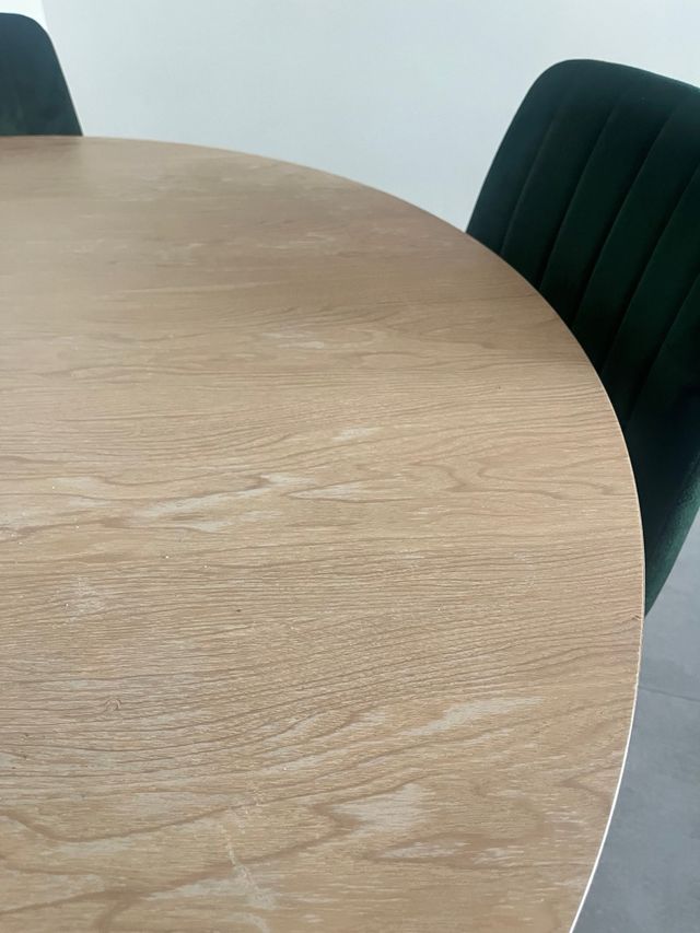 Mesa redonda de salón