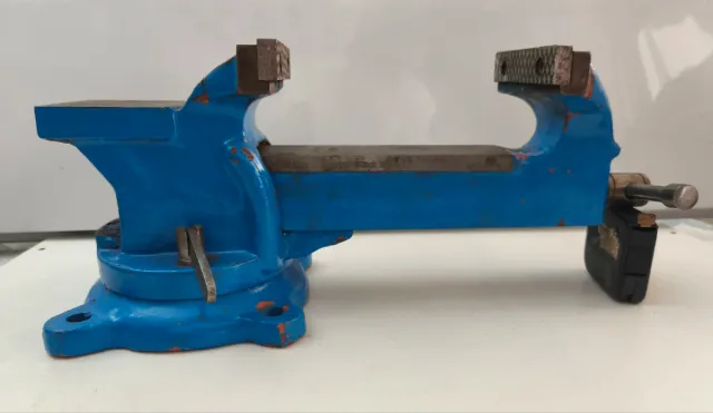 Tornillo de banco tipo F